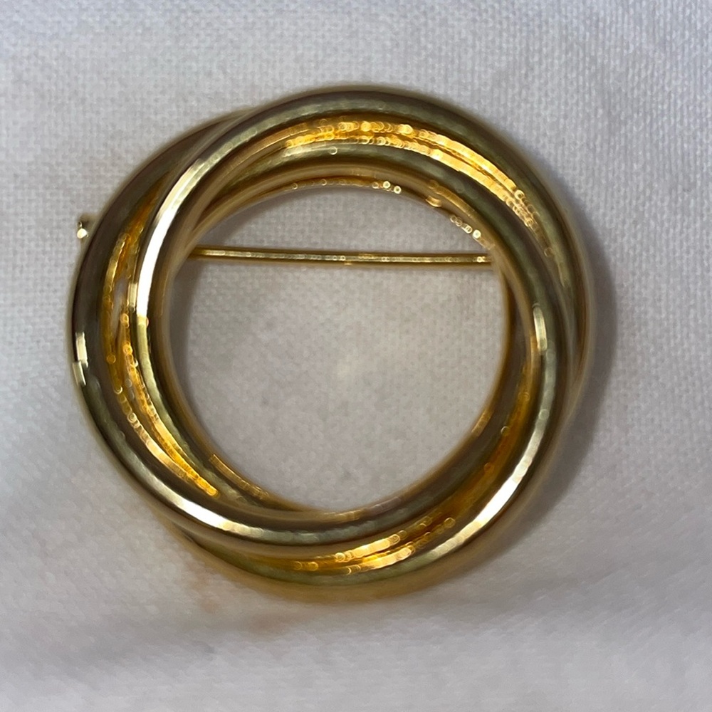 Golden double tube wreath circle brooch pin